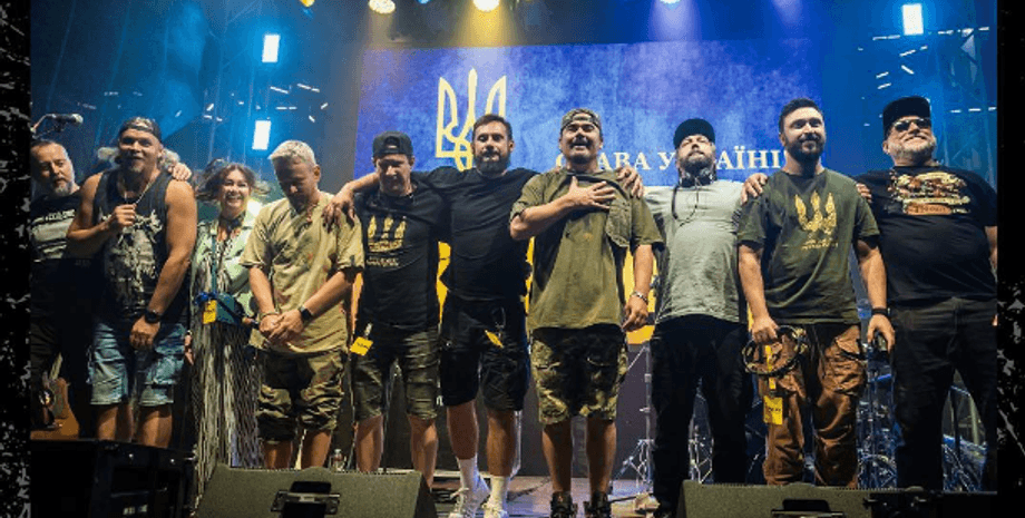 Звездный дедушка уже показал первое селфи с внуком