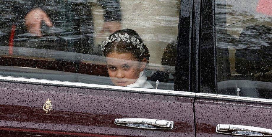 Принцесса Шарлотта, принцесса Анна, принц джордж, король великой британии, королевская семья британии