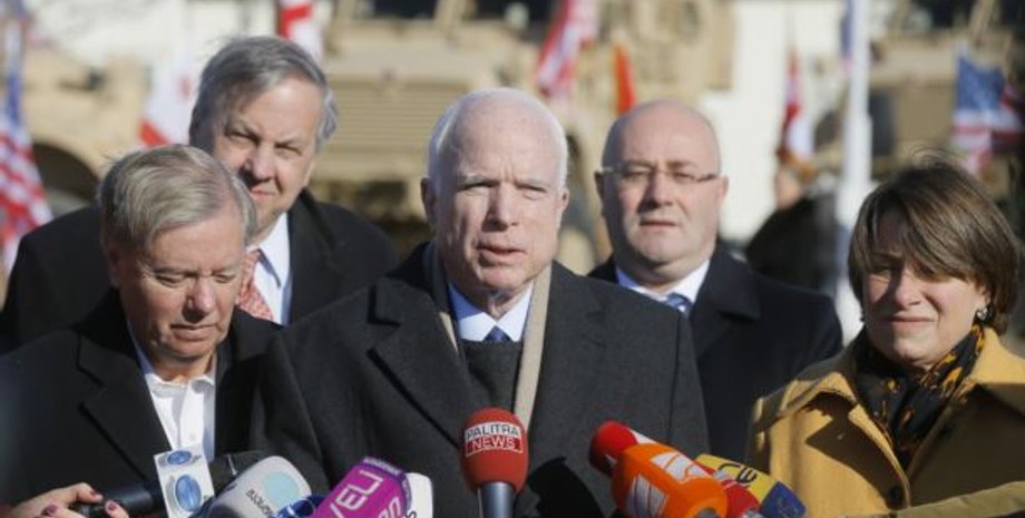 Американские сенаторы в учебном центре НАТО-Грузия Крцаниси / Фото:  EPA