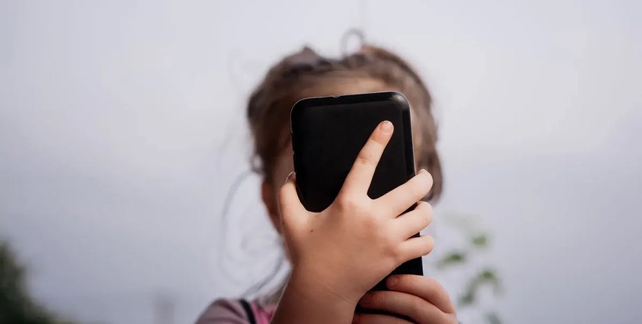 девочка, ребенок ,смартфон, телефон