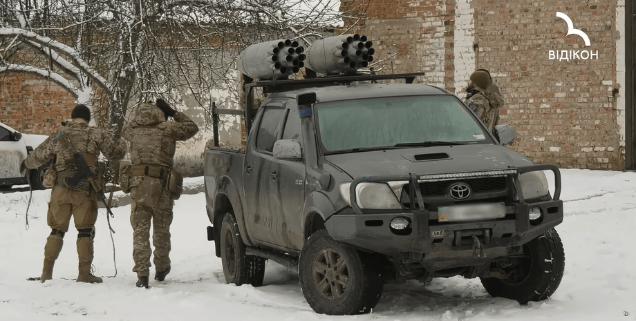 самодельная РСЗО, легкая РСЗО, ракеты С-5, пикап Toyota, Toyota Hilux
