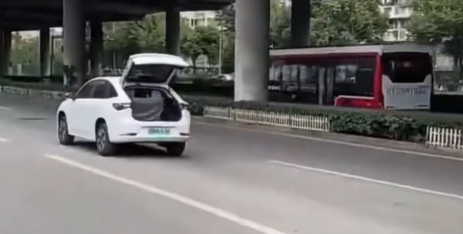 ДТП электромобиль, Geely Cao Cao 60, электромобиль Geely