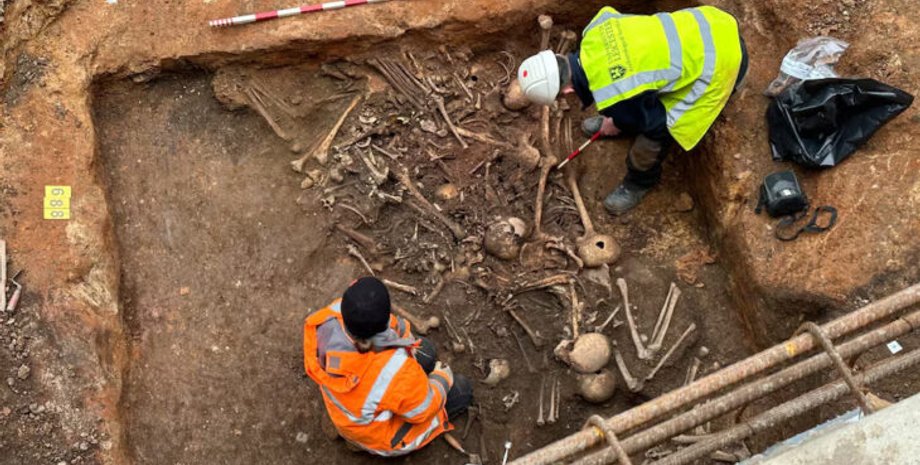 останки, Лондон, собор, чума, археологи, археологія, поховання, дослідження, смерть, Британія, Лестер, хвороби, історія, король