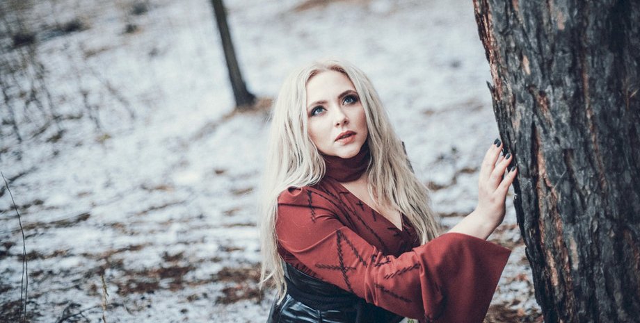 Кадр из клипа MARU "Sparks"