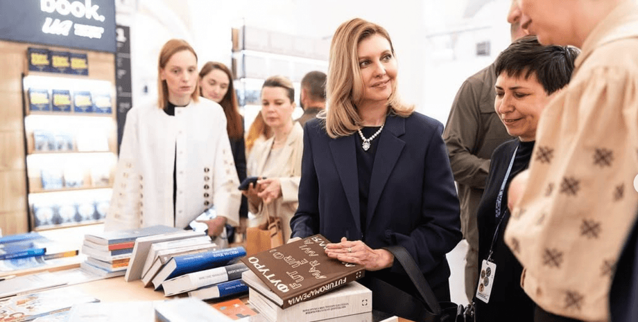 Елена Зеленская, что читает Елена Зеленская, что читает владимир дантес, холостяк, эмма антонюк, книги