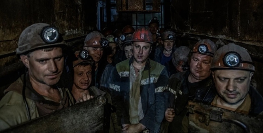 Из-за обесточивания под землей застряли более 1000 шахтеров. Фото иллюстративное