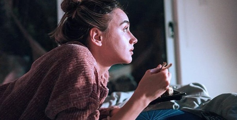 Девушка, просмотр сериала, просмотр телевизора