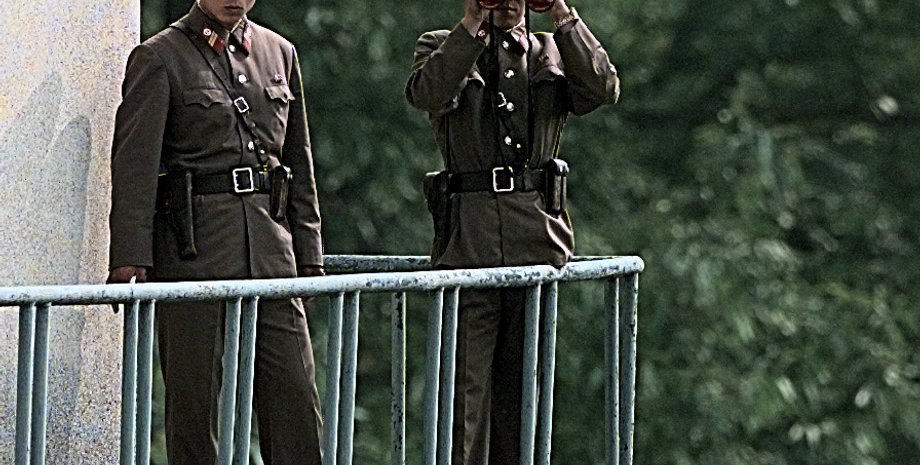 28 березня Кім Чен Ин наказав збільшити ядерний арсенал КНДР "у геометричній прогресії". За даними північнокорейських державних ЗМІ, лідер країни закликав своїх військових бути готовими до застосування ядерної зброї в будь-який час.