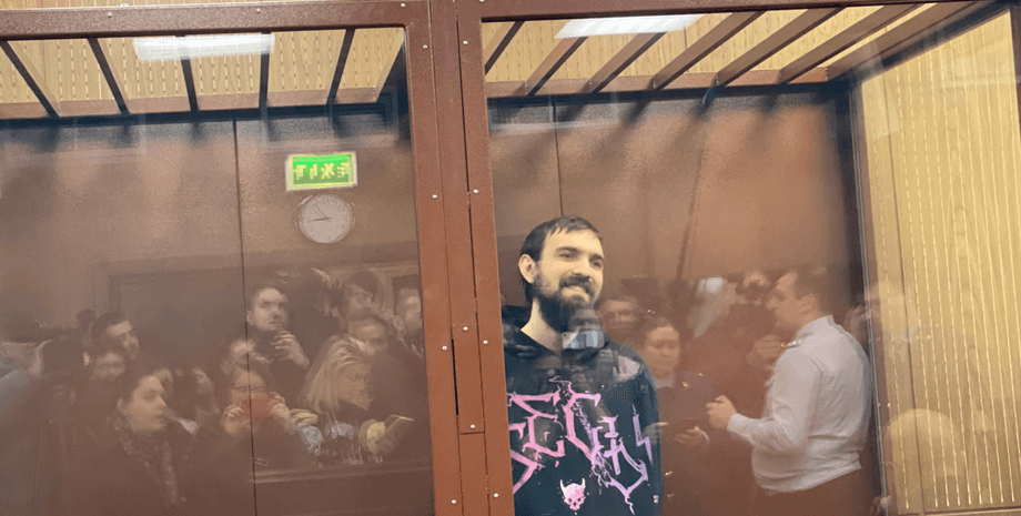 російського коміка Артемія Останіна засудили до 6 років через жарти