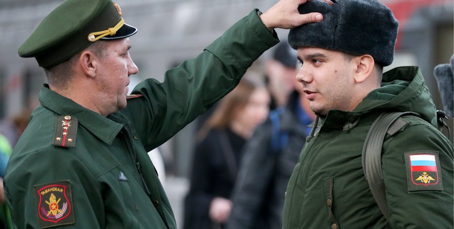 Російський солдат-строковик