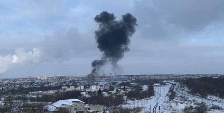 У російському місті Орел дрони атакували нафтобазу нафтобаза, Орел, РФ, атака БПЛА