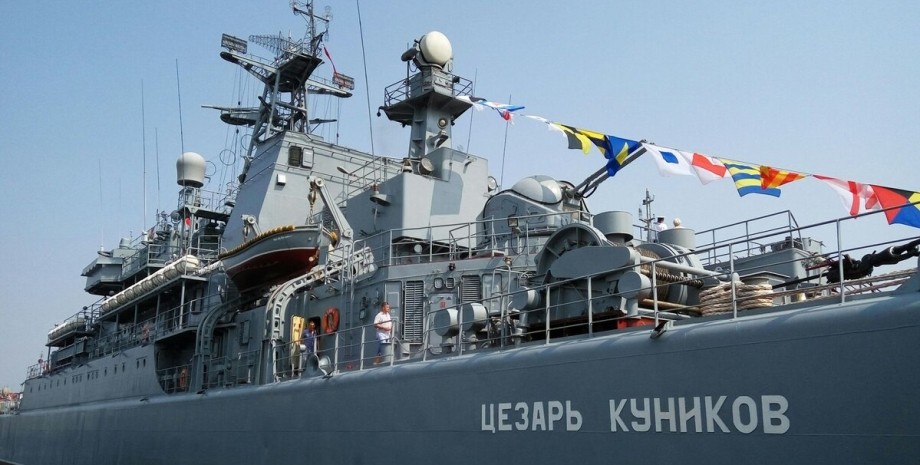 Десантный корабль "Цезарь Куников" уничтожили 14 февраля