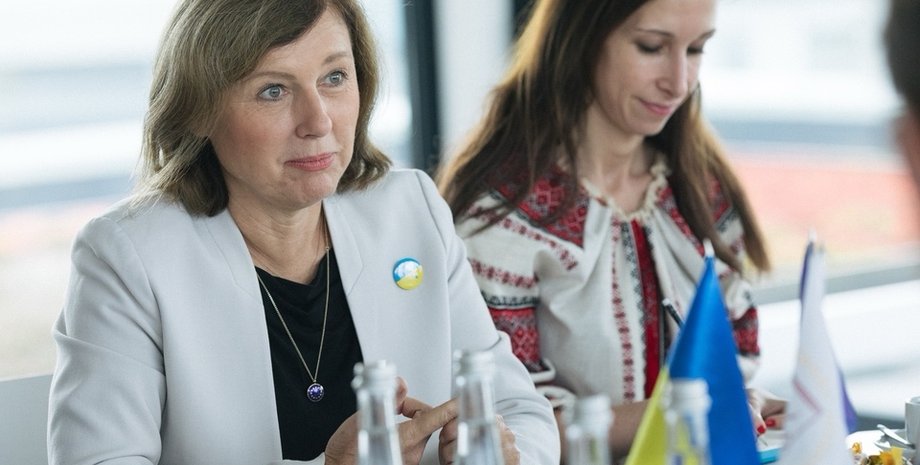 Вєра Юрова, Єврокомісія