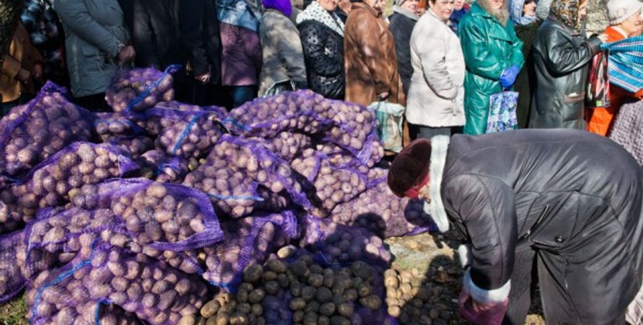 Жители оккупированного Донбасса / Фото: novayagazeta.ru