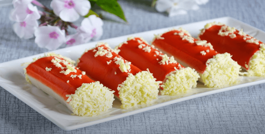 рулетики, закуска, фаршированные крабовые палочки, еда