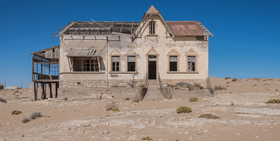 місто Колманскоп, покинуте місто, місто в пустелі, засипало піском, засипає будинки піском, знайшли алмази, покинули місто