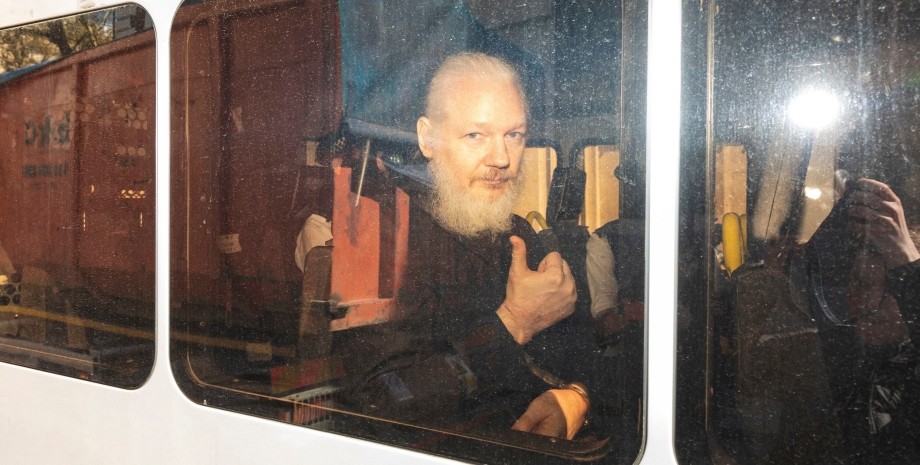 Засновник Wikileaks Джуліан Ассанж, екстрадиція Ассанжа в США