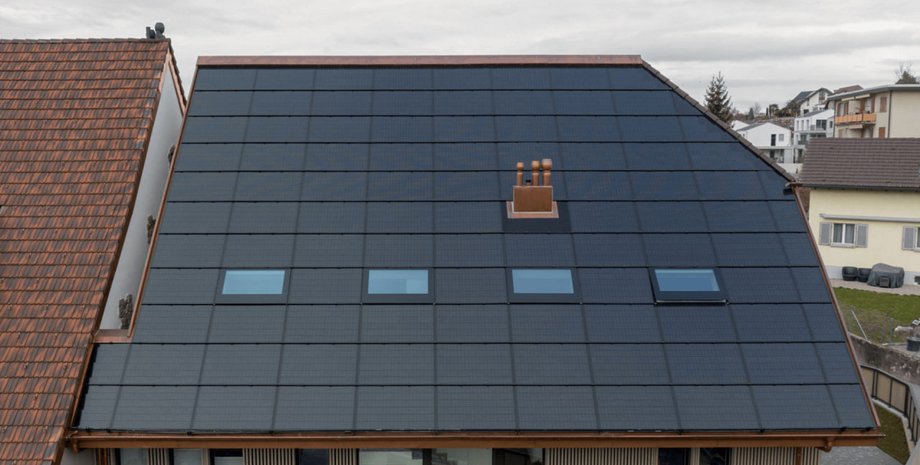 Черная солнечная панель Megasol