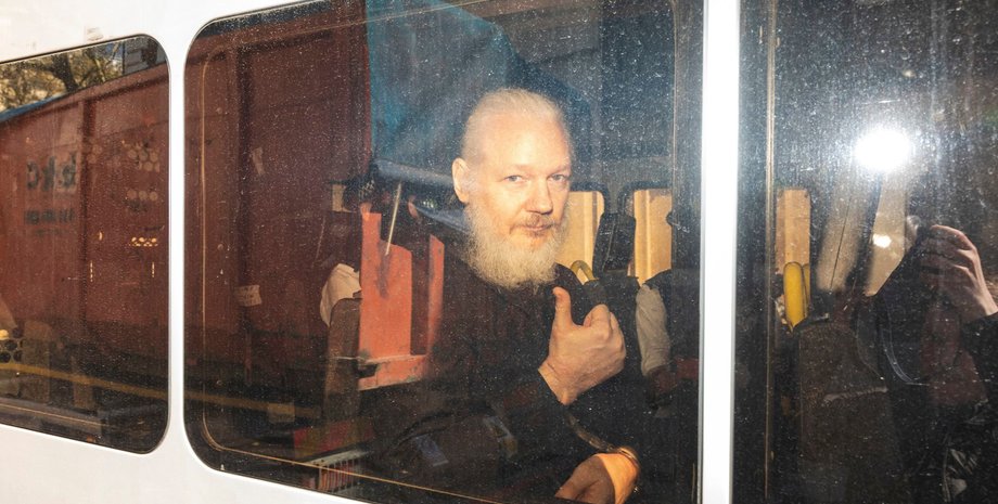 Засновник Wikileaks Джуліан Ассанж, екстрадиція Ассанжа в США