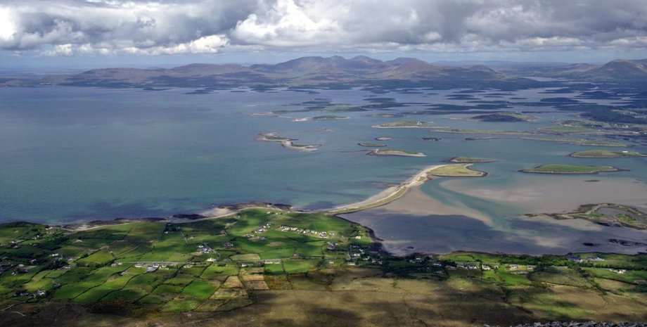 бронзовый век, форт, археология, археологи, ученые, исследования, история, находка, Ирландия, побережье, вал, известняк, блок, укрепление, городище, сооружение, цивилизация, война, остров