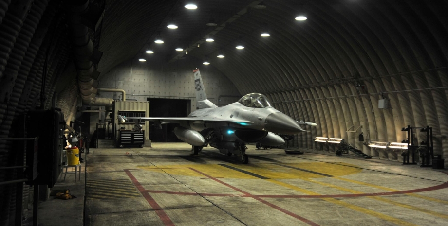защита F-16