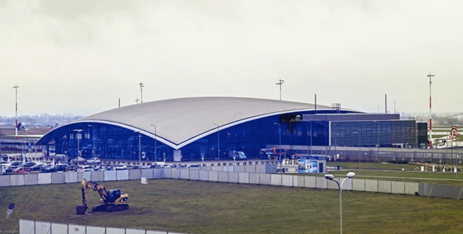 аэропорт Ясенка, российские шпионы,