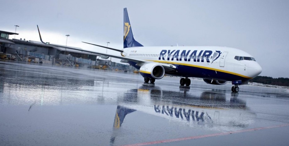 Ryanair, літак, пасажирський літак, аеропорт