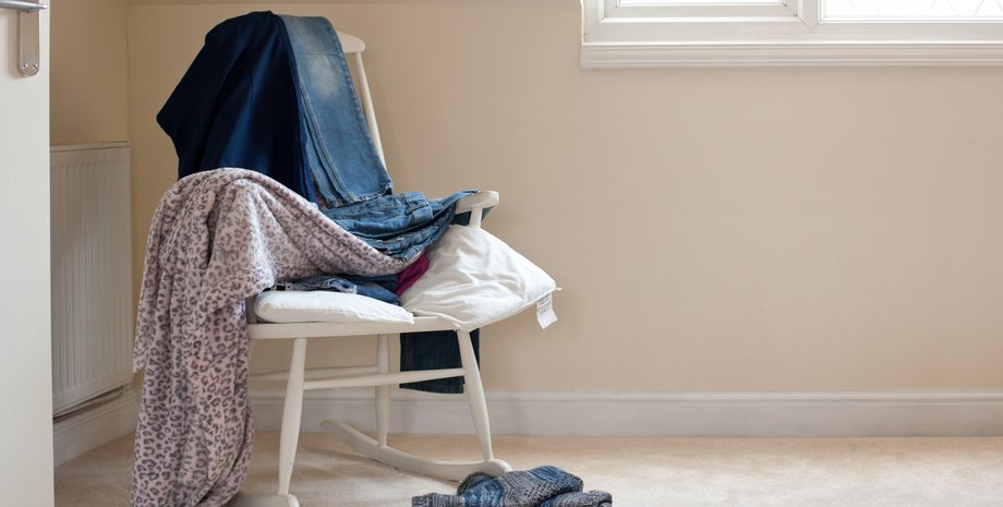 стул, одежда