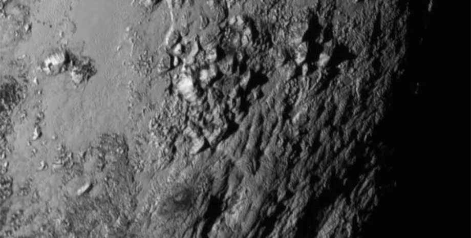 Горы на поверхности Плутона / Фото пресс-службы NASA