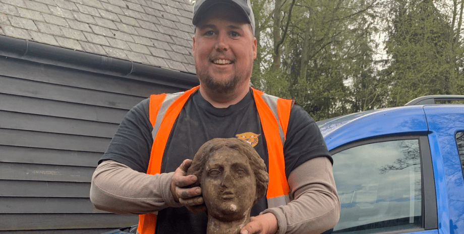 Статую женщины возрастом 2000 лет нашли строители из Великобритании, скульптура, артефакт, находки, Великобритания