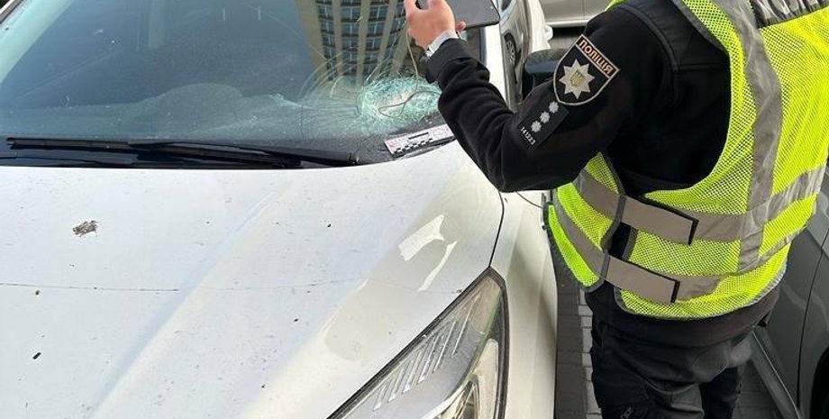 обстрел киева, ракетный обстрел киева 30 мая, последствия обстрела киева, разбитая машина в киеве