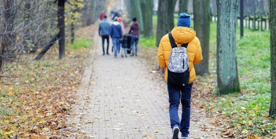 Мужчина с рюкзаком