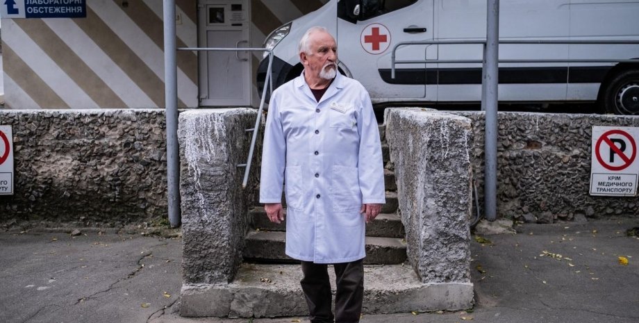 Леонид Ремига,  главный врач больницы Тропиных, фото