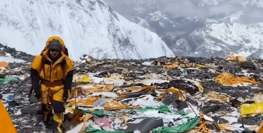 Сміття на Евересті, сміття на горі, нахабні туристи, залишають сміття, гора сміття, сміттєзвалище, обурення в мережі,