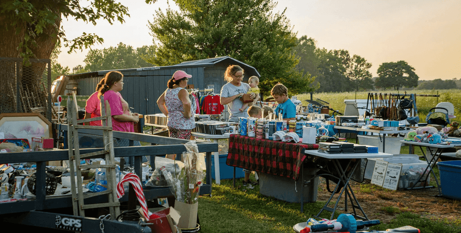 Жінка купила чужу сімейну реліквію на розпродажі, яку вирішила залишити собі назавжди