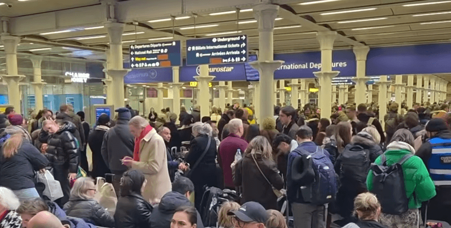 Поїзди під Ла-Маншем скасовані