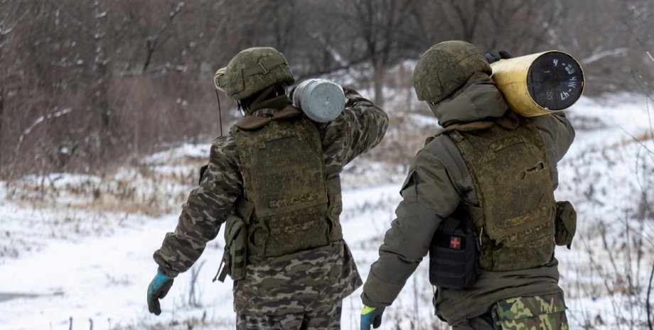 Поширити: В ДПСУ зазначають, що ворог заходить невеликими групами поблизу декіль...