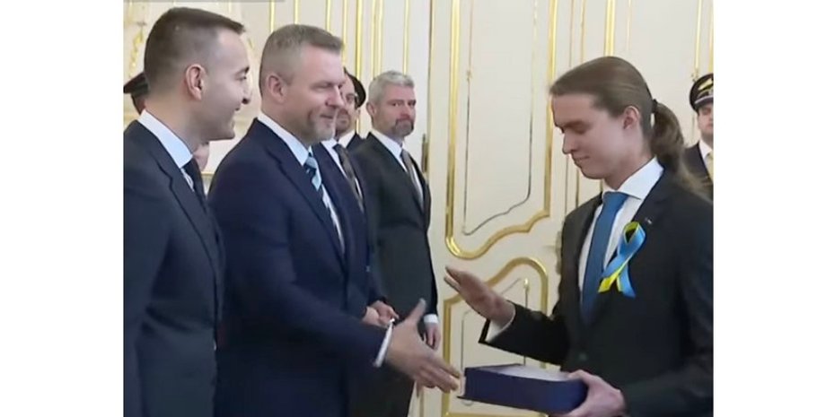 роберт фицо, президент, рукопожатие, скандал, президент, война в украине, победитель