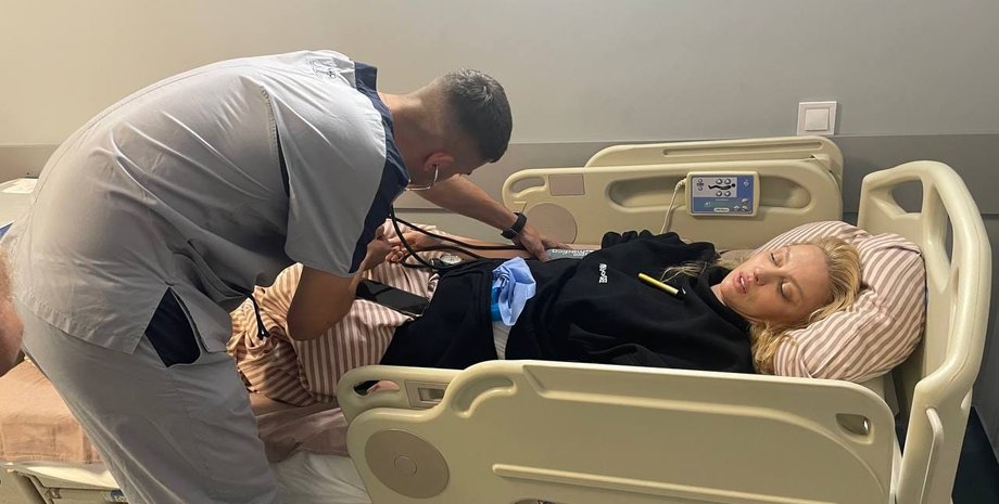 співачка, Оля Полякова, лікарня, лікар