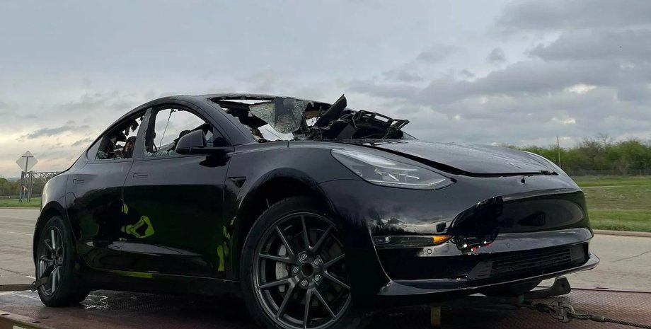 згоріло авто, згорів електромобіль, Електромобіль Tesla Model 3, Tesla Model 3