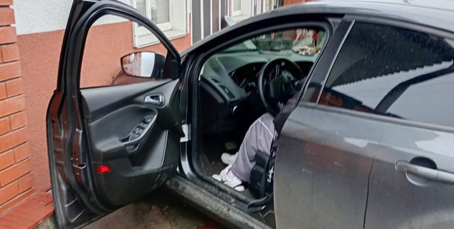 "Заробила" шість протоколів за один день: п'яна водійка скоїла три ДТП поспіль (фото)