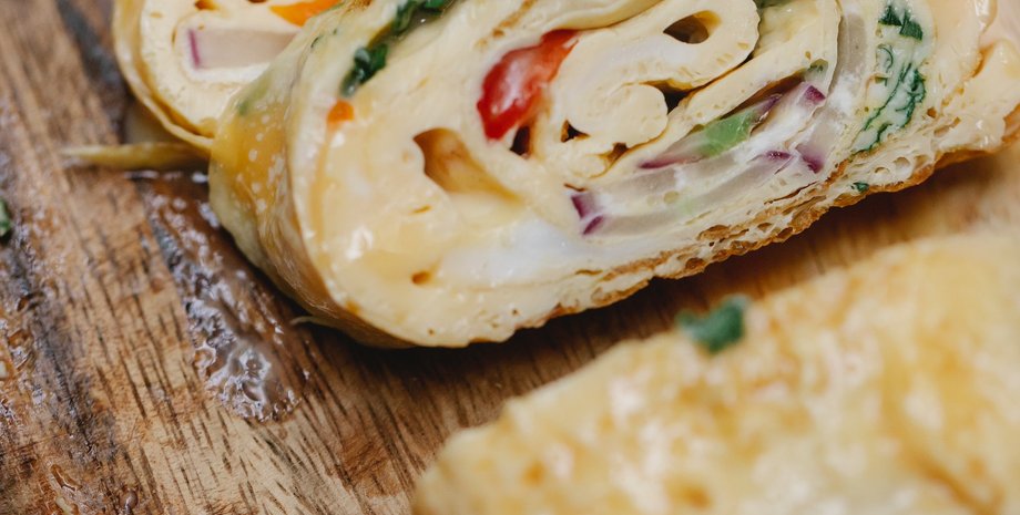 омлет, яичные роллы с сыром, кулинария