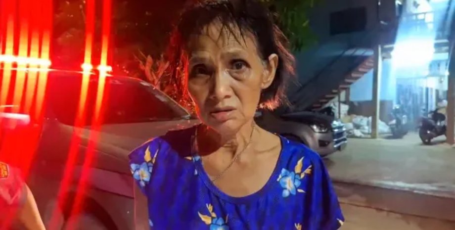 Женщина 4 часа боролась с питоном, пенсионерка, питон попытался съесть женщину, огромный питон, змея укусила женщину