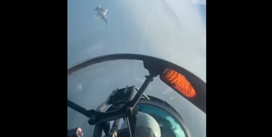 столкновение F/A-18 и Су-30