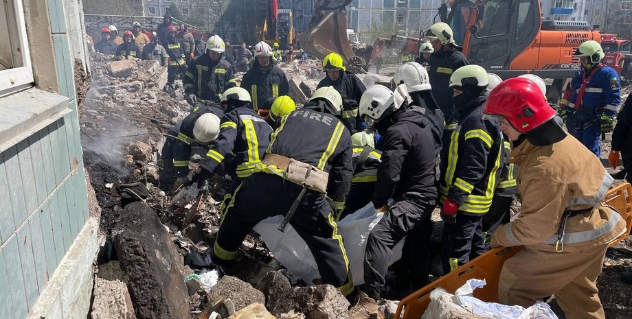 Умань, ракетний удар по Умані, люди що загинули в Умані, Умань ракетний удар по будинку, Умань 28.04, Умань вибухи, Умань 28 квітня, Умань новини сьогодні, Умань обстріл, Умань приліт, Умань потрапляння по будинку