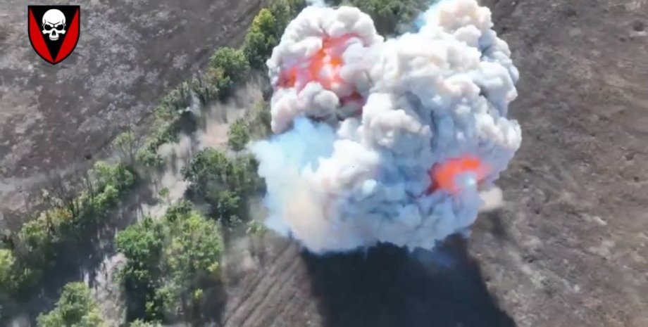 Последствия атаки БПЛА БПЛА, дрон, военная техника, взрыв, потери ВС РФ
