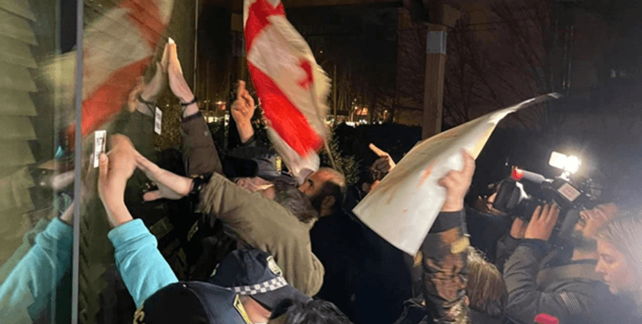 Грузія, Протести, Готель, Володимир Познер