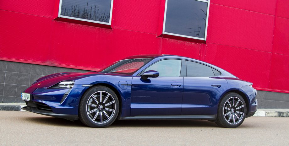 Porsche отзывает Taycan
