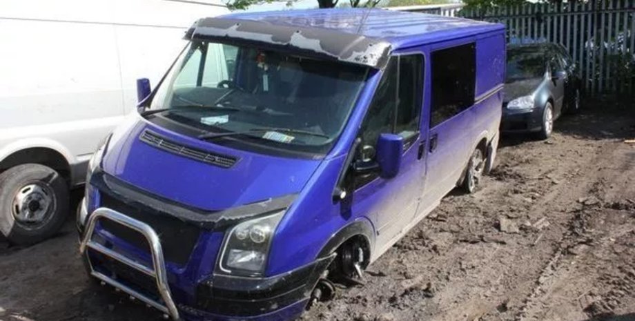 Водій їхав без шин, п'яний водій, летіли іскри, дряпав асфальт, зупинила поліція, алкотест, проїхав 45 км без шин