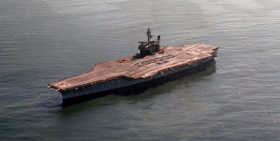 Авианосец USS Kitty Hawk